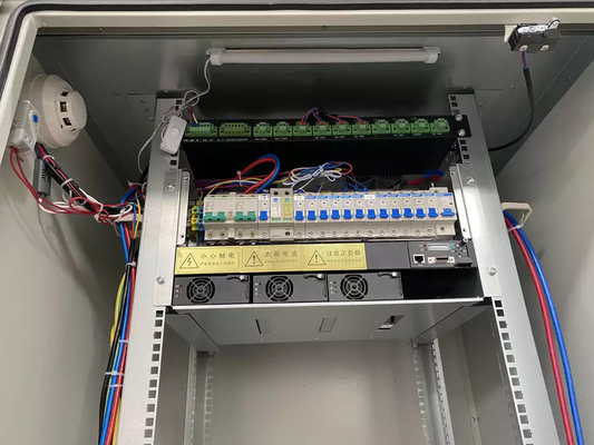 Equipo de telecomunicaciones resistente a la intemperie gabinete eléctrico exterior para el rectificador de suministro de energía de distribución de baterías UPS