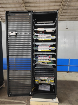 Instalación de sistema grande de 48 Vdc 1000A personalizada 3 Ph 240 Vac (3L + N + PE) con Flatpack2 48/3000 HE